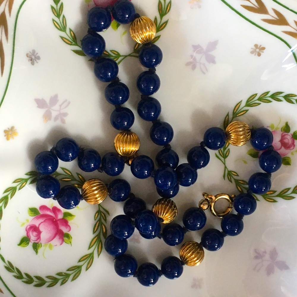 Vintage 80's Faux Lapis and Gold tone Necklace in Excellent Vintage Condition